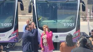ENTREGA GOBERNADORA CREDENCIALES A USUARIOS DE LA BRT…