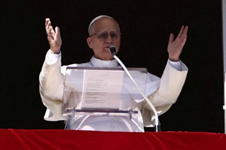 PAPAPLLLEOEONNXVI.jpeg