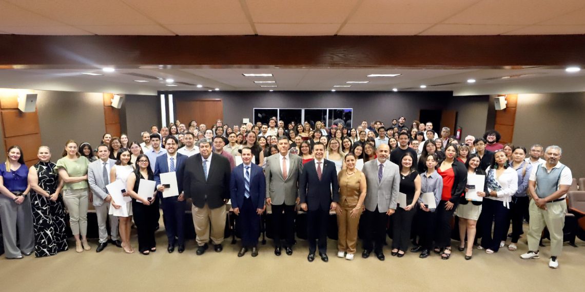 ’90 RECONOCIDOS POR LA EXCELENCIA’; CELEBRA UACJ LOGRO NACIONAL DE SUS ESTUDIANTES