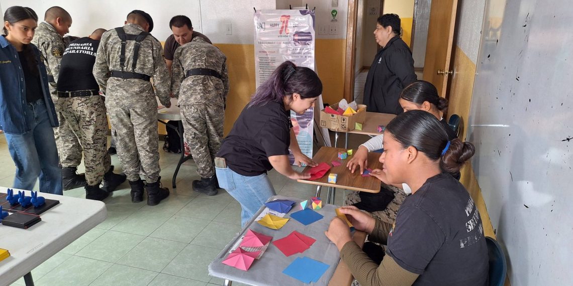 LLEVAN LA FERIA MATEMATICA UACJ AL INSTITUTO MILITARIZADO
