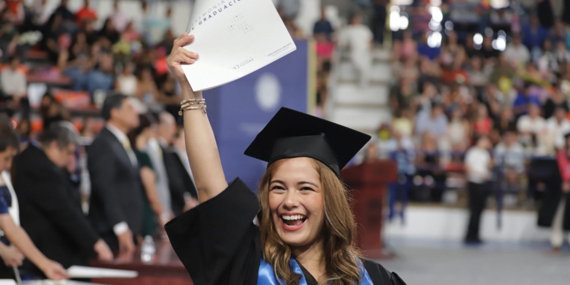 FELICIDADES A NUESTROS GRADUADOS DEL IADA E IIT