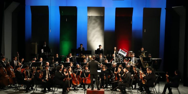 UNA ORQUESTA AL RITMO DE NUESTRO MEXICO